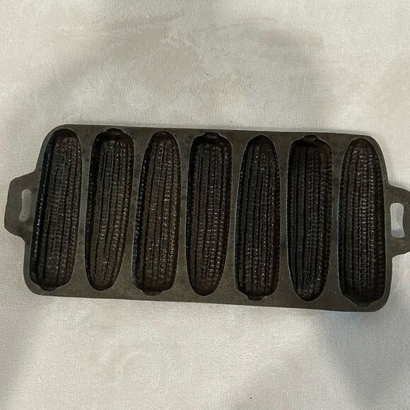Cast Iron Cornbread Pan 7 Ear 26 Preowned Seasoned - Picture 3 of 9